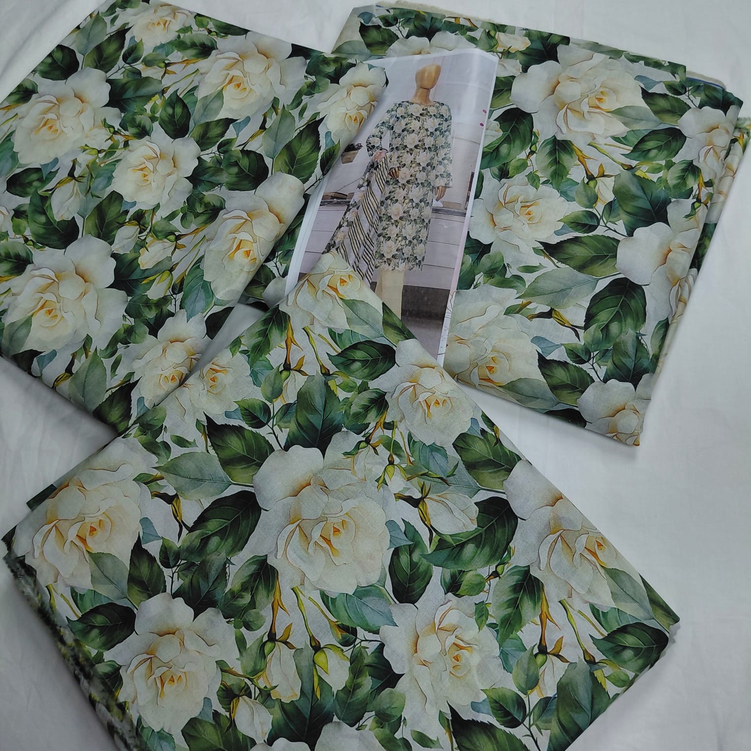 Lawn 3pc printed offwhite rose