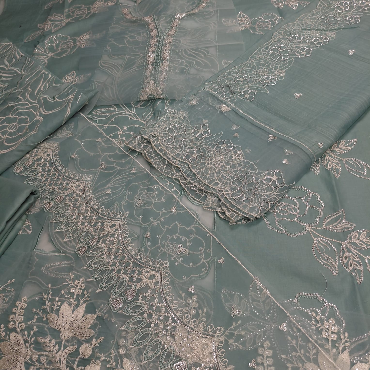3pc embroidered m.b laser flower(sage green)