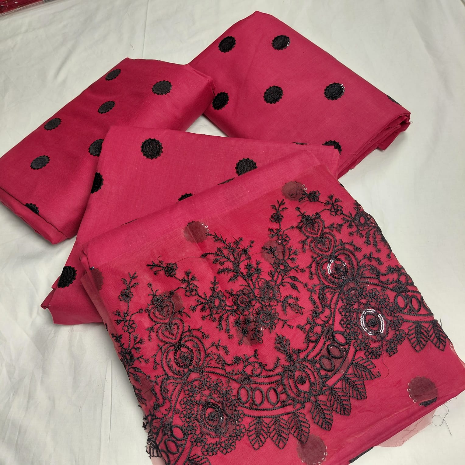 Lawn 2pc maroon black dots